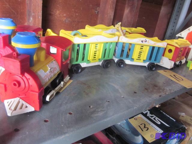 lot 10 image: Vintage Fisher Price #991 Circus Train, 1976,...
