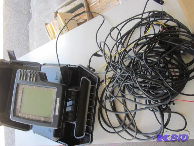 lot 102 image: Hummingbrrd Platinum ID fish finder in batter...