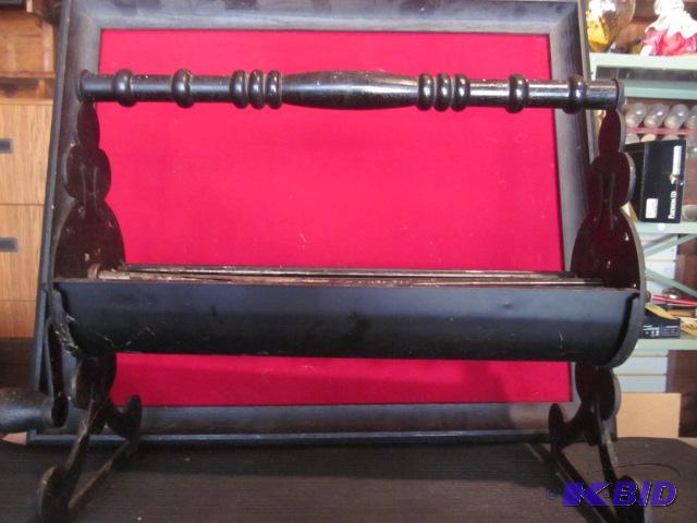 lot 107 image: Antique Paper Log Roller