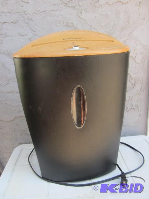 lot 109 image: Electric paper shredder, works. ...