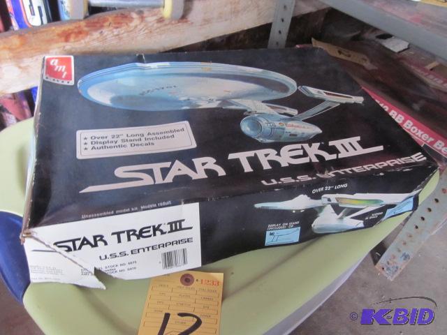lot 13 image: Vintage Amt Ertl Star Trek III U.S.S Enterpri...