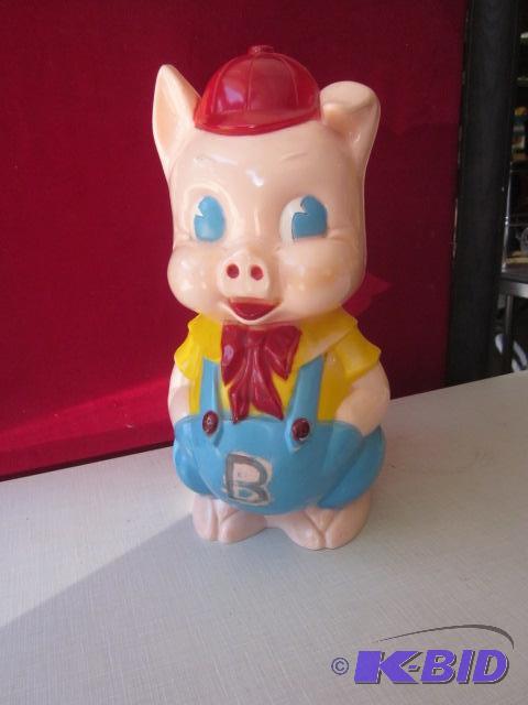 lot 135 image: Vintage 1953 Ideal Porkey Pig plastic bank, 1...