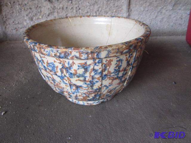 lot 31 image: 7 inch highly collectable Red Wing Sponge War...