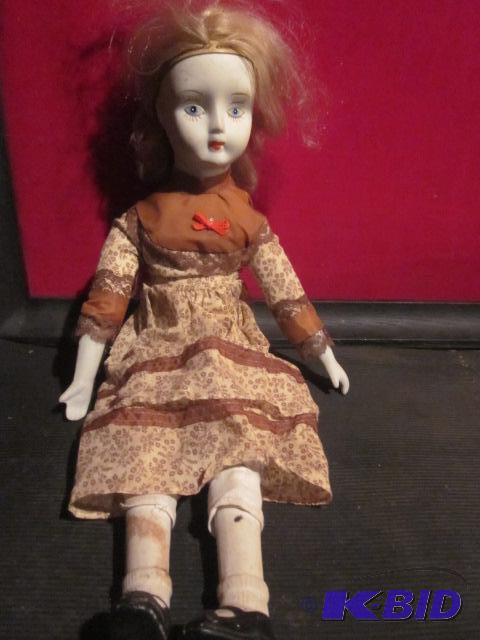 lot 37 image: Antique Bisque doll, no damage, in good condi...