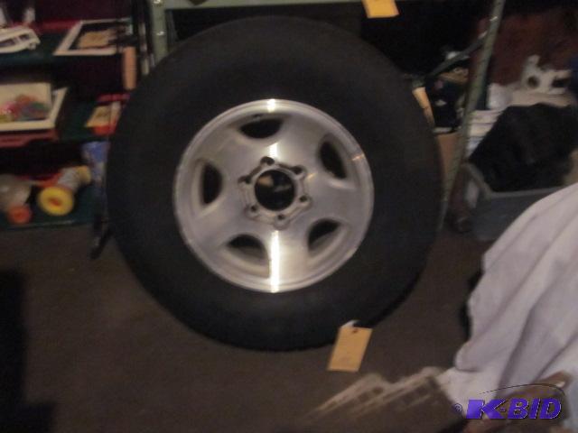 lot 60 image: Vehicle Tire