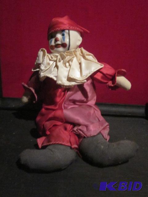 lot 86 image: Highly collectible vintage Goebel porcelain h...