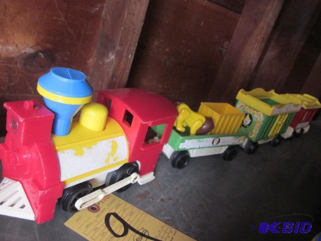lot 9 image: Vintage Fisher Price #991 Circus Train, 1973,...