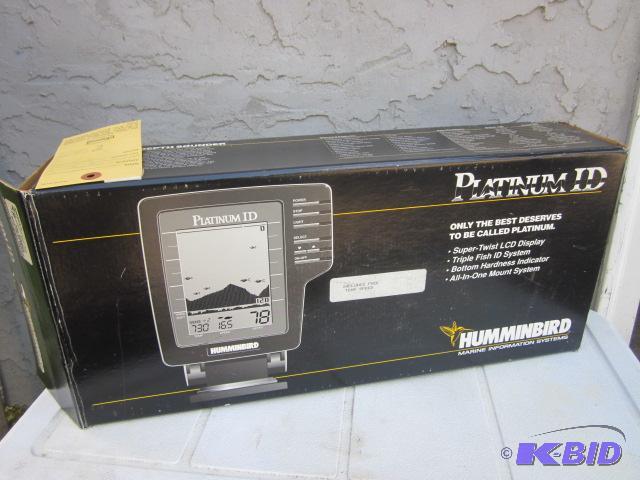 lot 90 image: Hummingbird Platinum ID fish finder, in box, ...