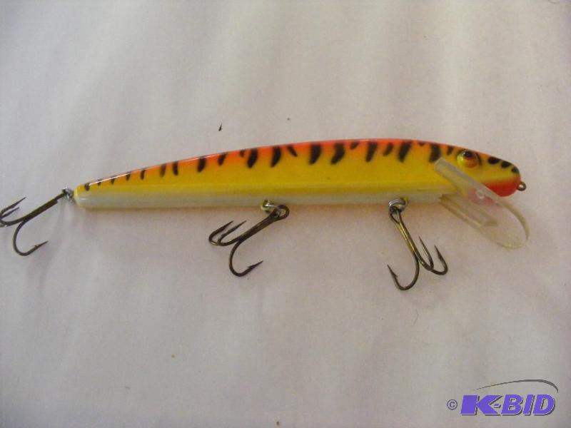 MuskiePike Lure, approx 9.5 long...