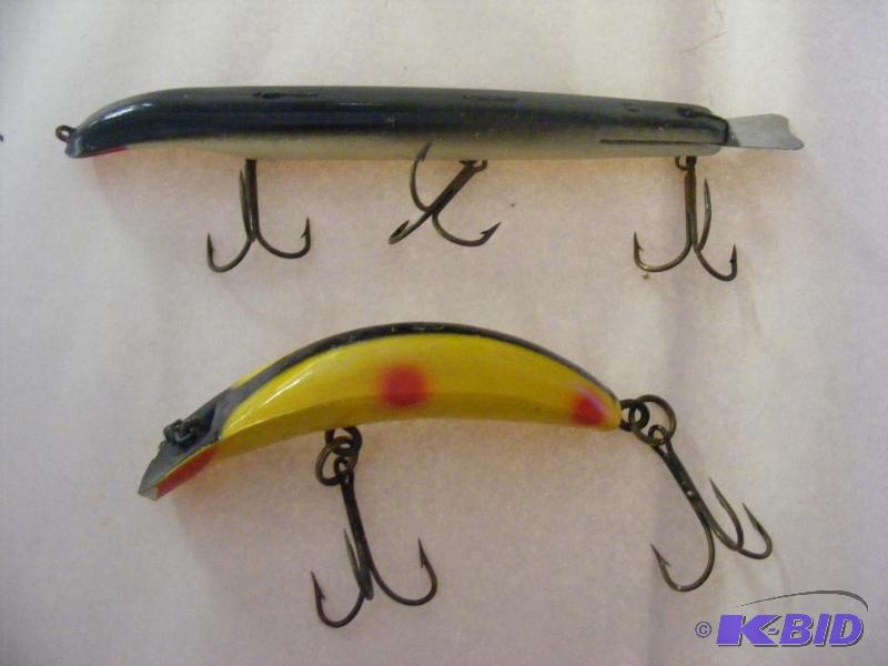 MuskiePike Lure, black and white lure is 9.5...