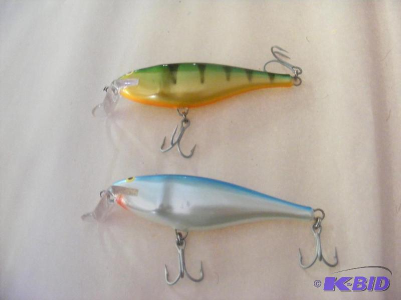 MuskiePike Lure green one is approx 6 long...