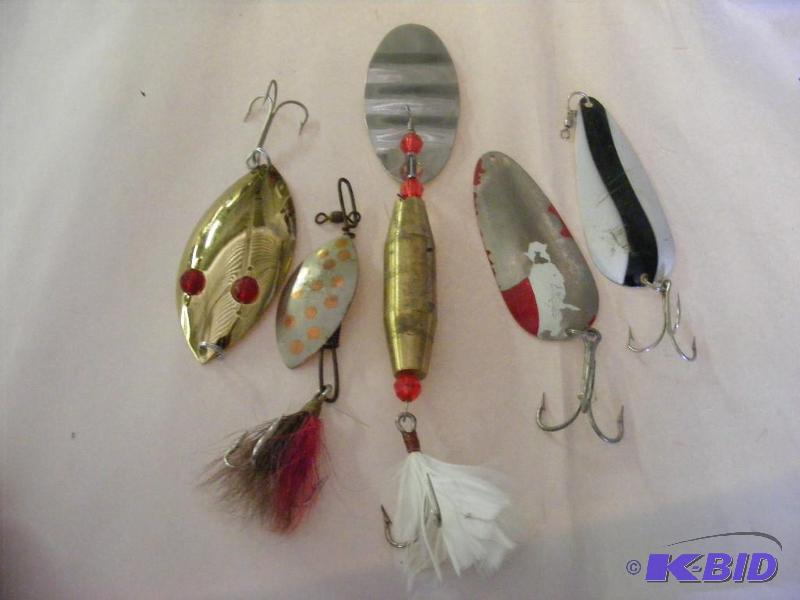 5 various dare devil lures, one is labeled He...