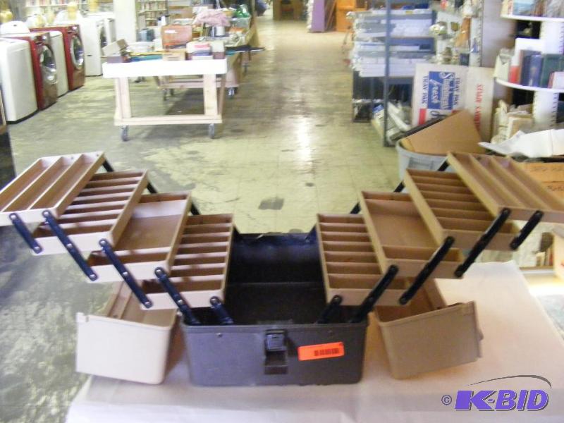 Tackle Box with several compartments, empty...