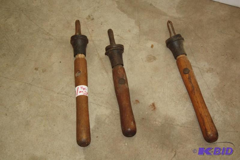lot 101 image: Wood handles for two-man saw...