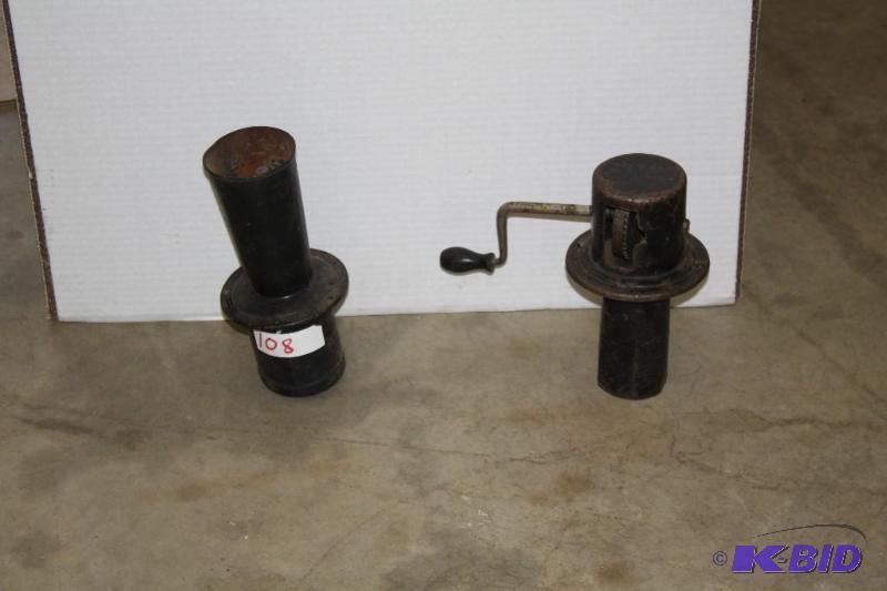 lot 108 image: Antique Model A or Model T Horn...
