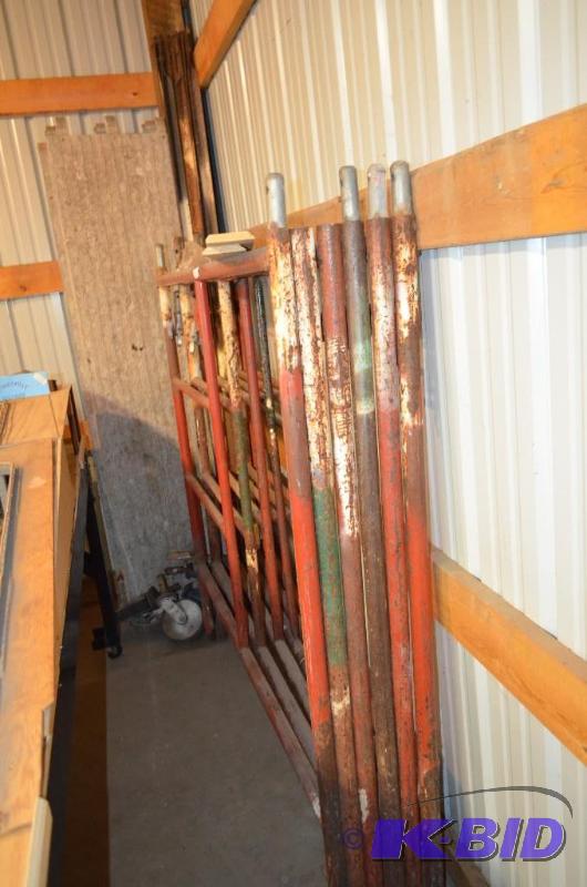 lot 18 image: Red Scaffolding -contains 6 &nbsp51" w...