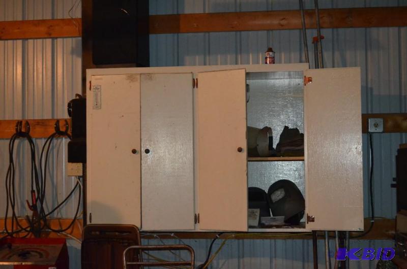 lot 186 image: Workshop wall cabinet- bring tools to remove....