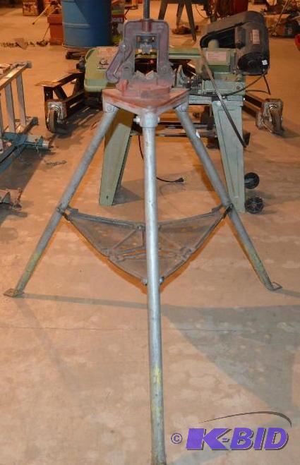 lot 26 image: Reed Pipe Vise No 0-Grips 18 to 2 Bends ...