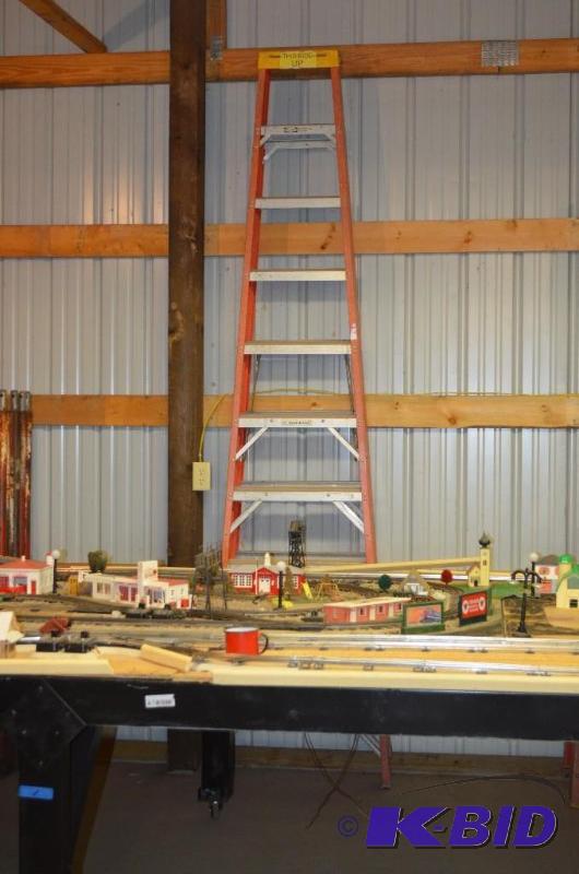 lot 27 image: Werner 10ft. Tall Ladder...