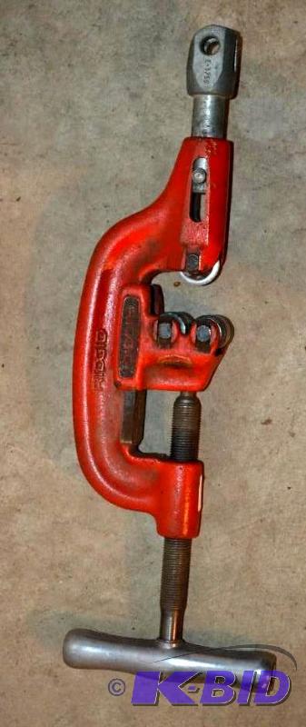lot 31 image: Ridgid 360 says E-3759 on the end. &nbspPipe...