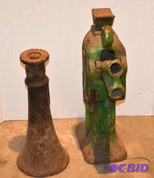 lot 37 image: Antique Simplex 10 ton Railroad Jack and St...