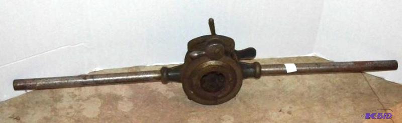 lot 38 image: Antique Oster Bull Dog Pipe Threader...