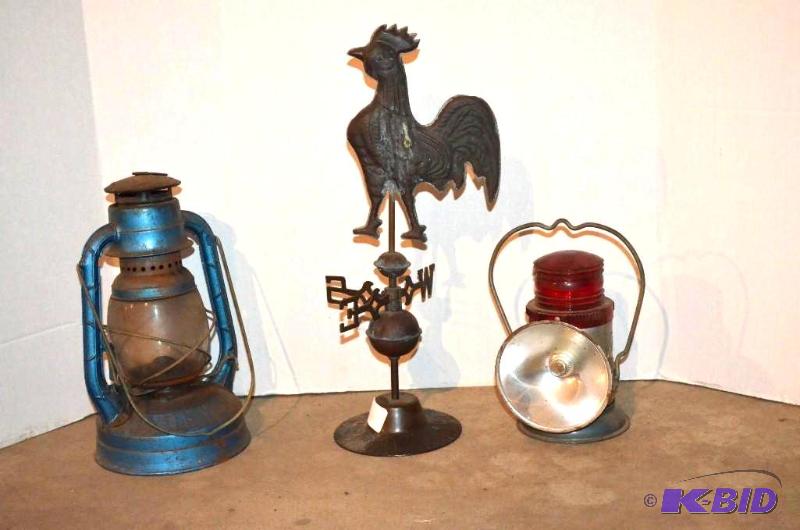 lot 39 image: Delta Powerlite&nbspLantern  Iron Rooster ...