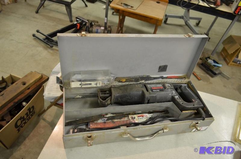 lot 52 image: Vintage Industrial Black & Decker Heavy D...
