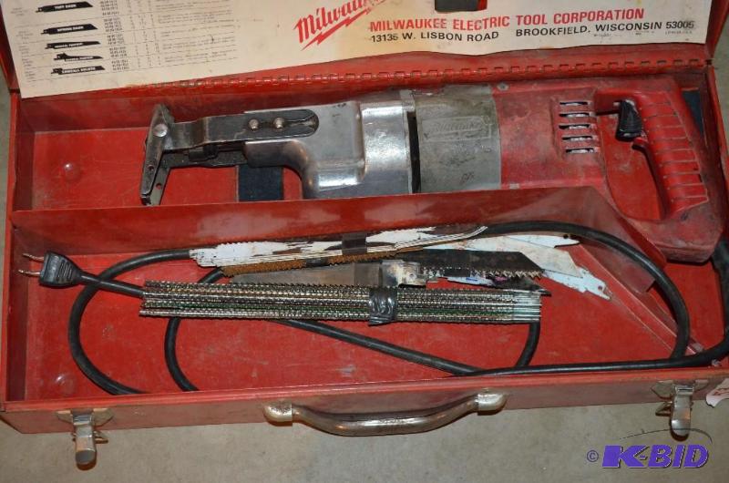 lot 53 image: Milwaukee Heavy Duty&nbspSawzall in case...
