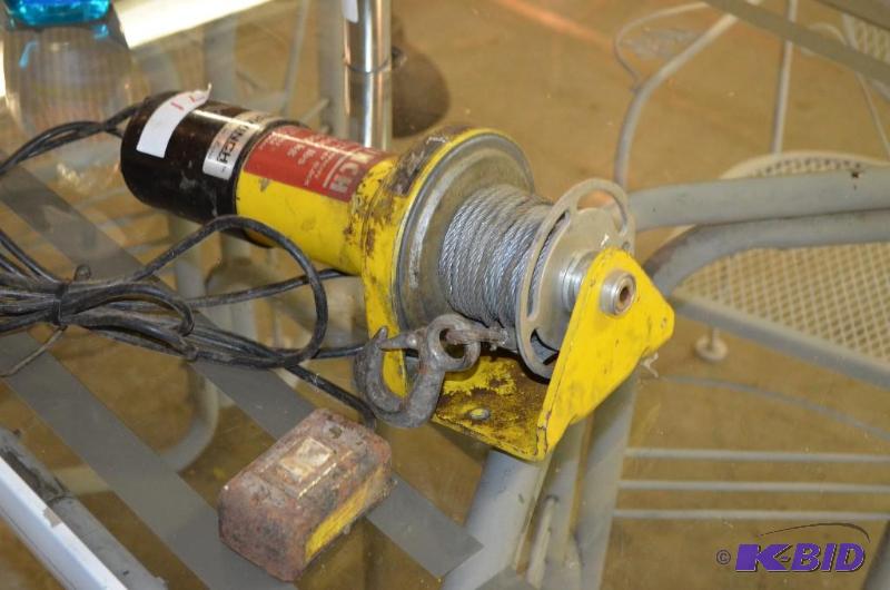 lot 71 image: Super Winch Maximum Capacity without pulley B...