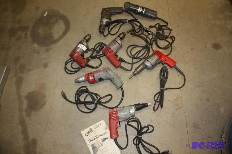lot 90 image: Milwaukee Power Tools   3 Screw Shooter 14&...