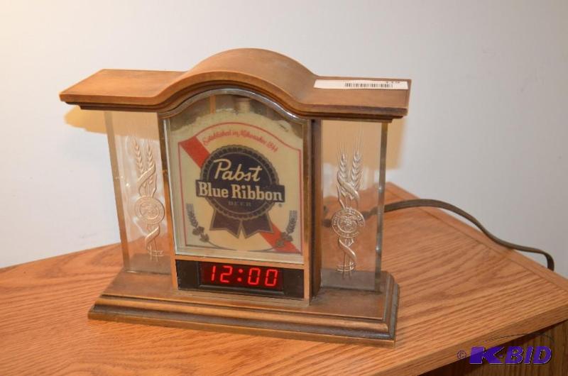 lot 119 image: Vintage Pabst Blue Ribbon Beer Lighted Electr...