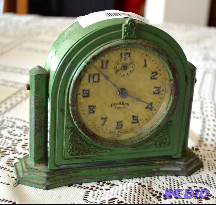 lot 134 image: Antique Green metal Art Deco Fashion Alarm Cl...