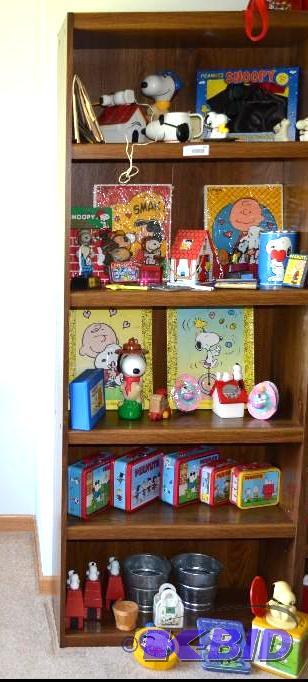 lot 145 image: Lot of collectible Snoopy items including Su...