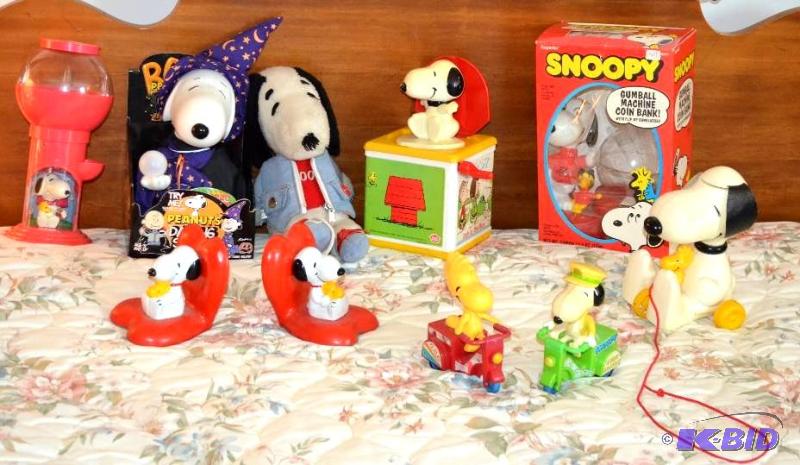 lot 162 image: Lot of collectible Snoopy items including   ...