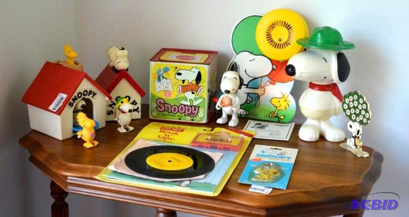 lot 163 image: Lot of collectible Snoopy items including   ...