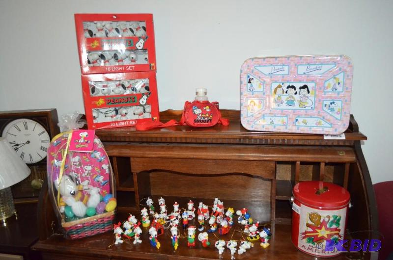 lot 164 image: Lot of Mall of America Peanuts Collectible it...