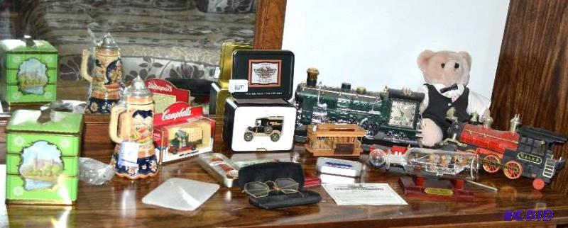 lot 169 image: Group of antiques and collectibles Lionel tr...
