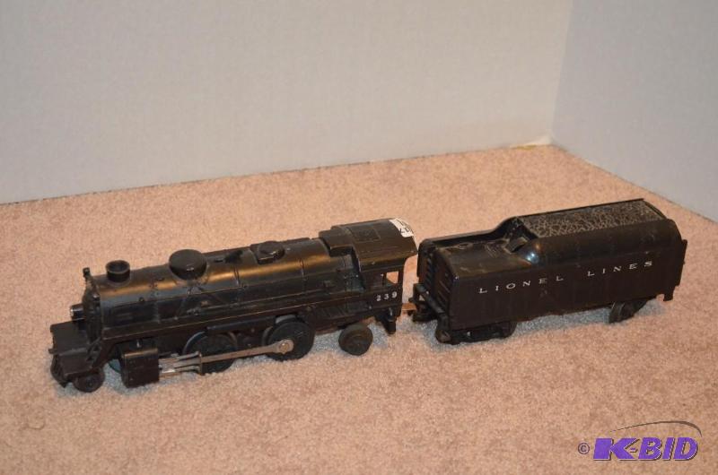 lot 17 image: Vintage Lionel No. 239 Black metal Steam Engi...