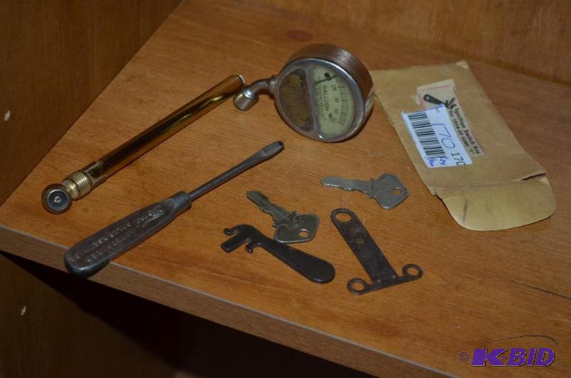 lot 170 image: Antique Model T keys 1914-1922 cars - Tire Ga...