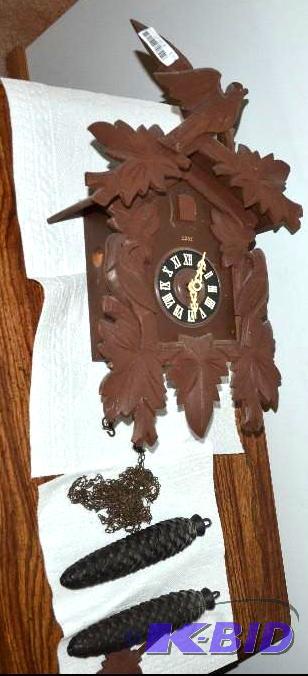 lot 173 image: 8 day cuckoo clock 17 x 11 hanging pine cones...