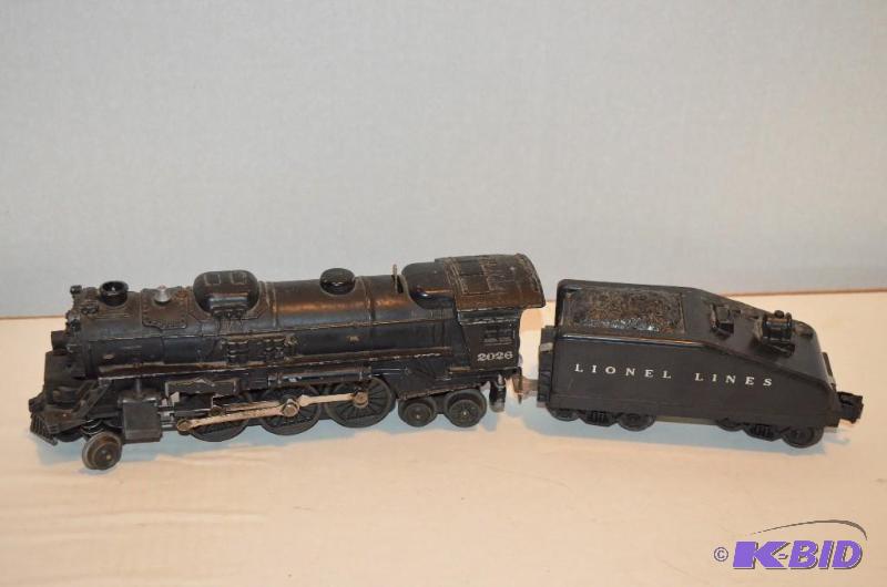 lot 18 image: Vintage Lionel Engine No. 2026 with Tender 64...