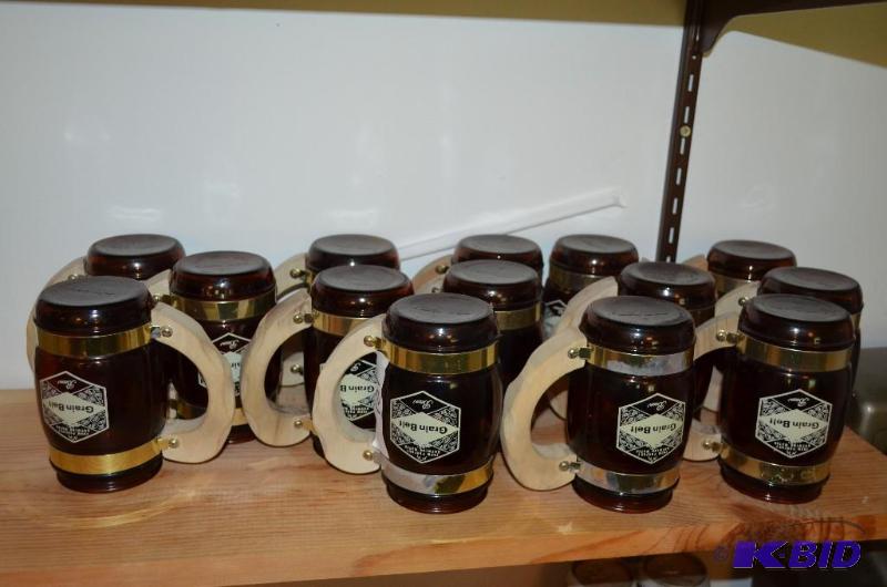 lot 181 image: Lot of 14 Vintage Grain Belt Siesta Ware Ambe...