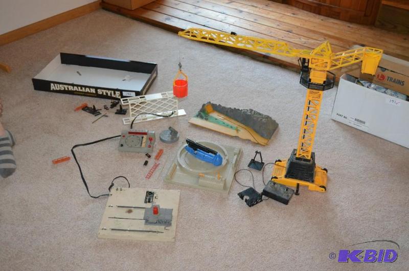 lot 190 image: Vintage Lionel No. 470 Missile Launching Plat...