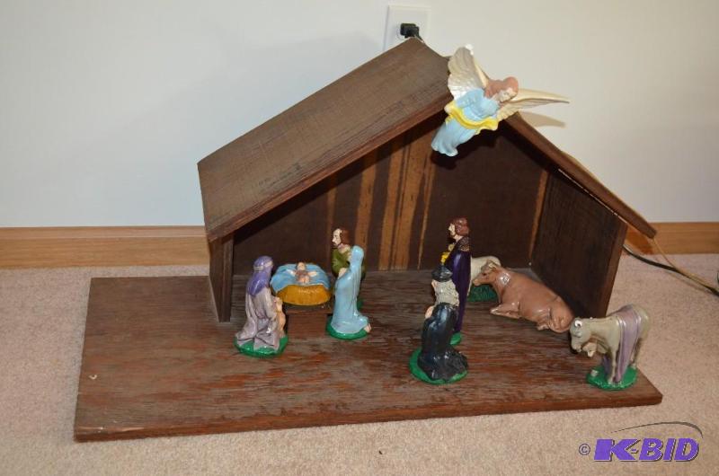 lot 192 image: Vintage Nativity Scene Set-Wood Stable is app...