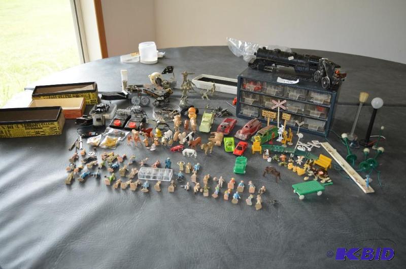lot 196 image: Large lot of HO Train set up accessories incl...