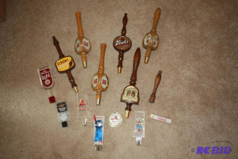 lot 199 image: 6 Vintage Wood Beer Taps   Strohs Light beer...