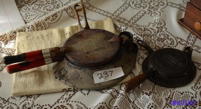 lot 237 image: Antique to Vintage Scandinavian Krumkake Iron...