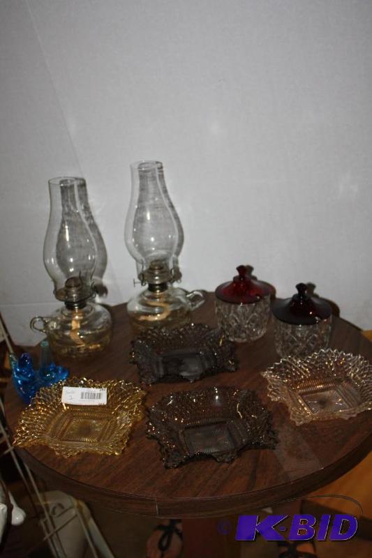 lot 262 image: Lot of Collectible Glassware including 2 Gla...