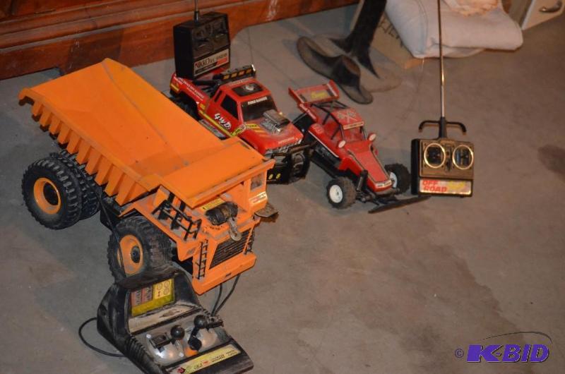 lot 267 image: Lot of Remote Control Car & trucks.  ...